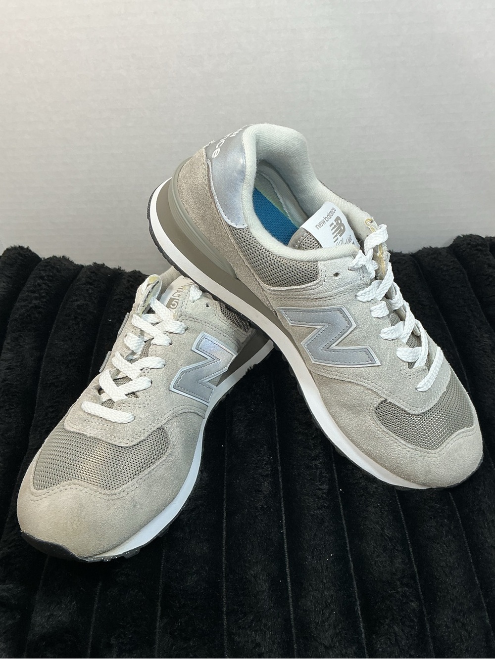 New Balance 574 Core Grey Women’s 9.5 WL574EVG Classic Suede Sneakers EUC
